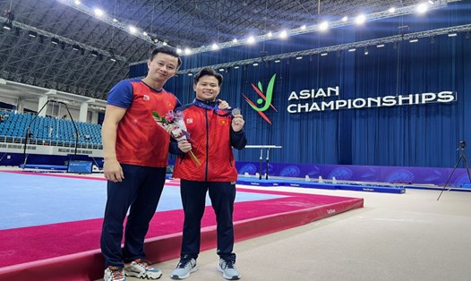 Nguyễn Văn Khánh Phong giành Huy chương Bạc Thể dục dụng cụ châu Á. Ảnh: Đoàn TTVN