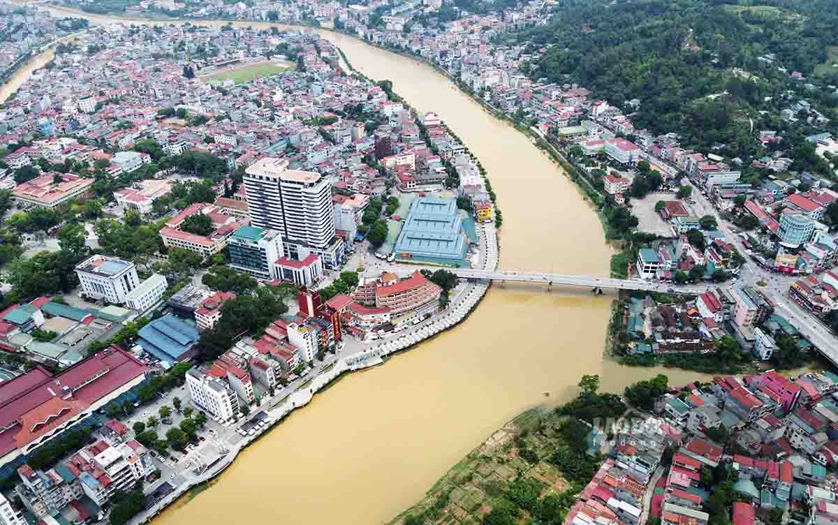 Mới đây, Ban Quản lý dự án đầu tư và xây dựng TP Cao Bằng đã tiến hành mời thầu gói thi công xây dựng và lắp đặt thiết bị thuộc Dự án đập dâng nước trên sông Bằng đoạn qua TP Cao Bằng.