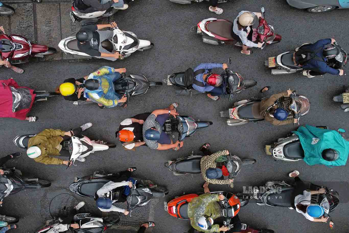 Hà Nội đang đối mặt với tình trạng ùn tắc giao thông. Ảnh: Tô Thế