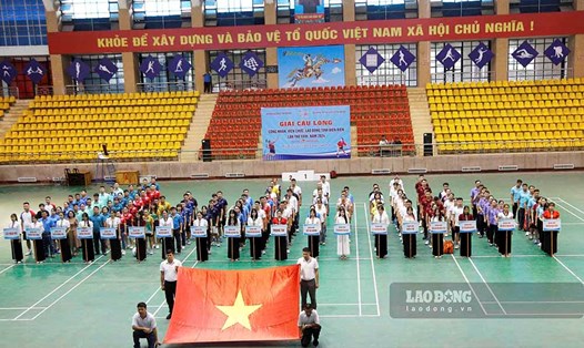 Gần 300 vận động viên tham gia giải cầu lông cán bộ, công nhân, viên chức, lao động tỉnh Điện Biên. Ảnh: Quang Đạt