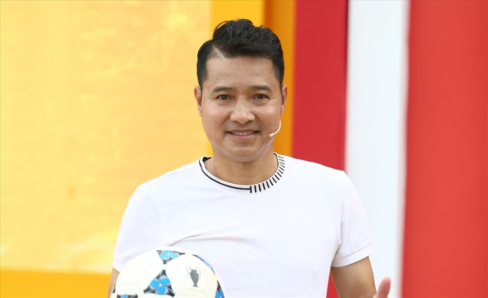 Cựu danh thủ Nguyễn Hồng Sơn tham gia chương trình “Anh trai vượt ngàn chông gai“. Ảnh: Golden Moon