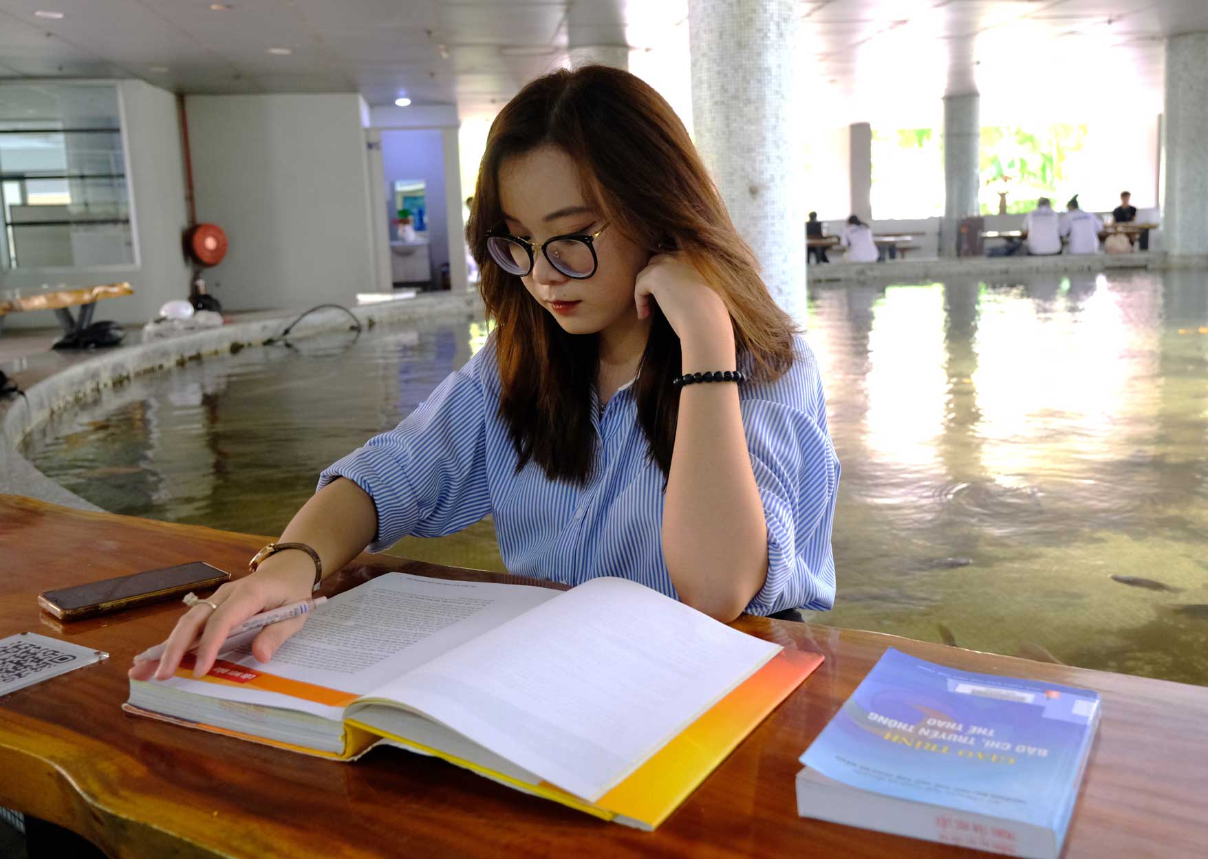 Nữ sinh Thảo Nhi không ngại làm việc trái chuyên ngành nếu nhà tuyển dụng tạo cơ hội. Ảnh: Mỹ Ly