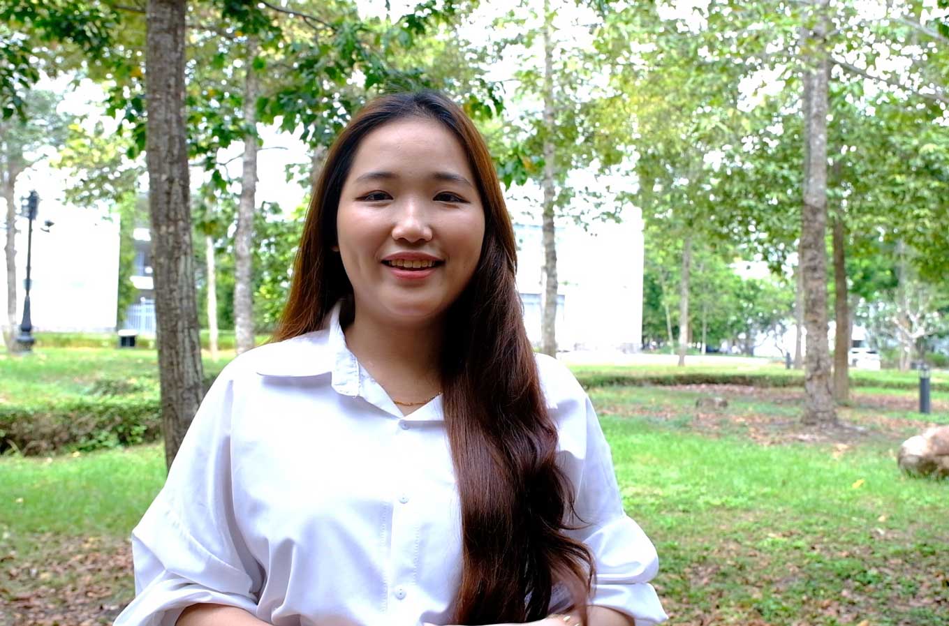 Nữ sinh Ngọc Trang xem làm trái ngành là cơ hội để bản thân có những kinh nghiệm làm việc quý giá, giúp ích cho tương lai sau này. Ảnh: Mỹ Ly