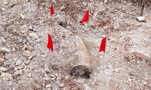 Quả bom nặng hơn 1 tấn được phát hiện trong nhà bà Bông ở thị xã Ba Đồn. Ảnh: UBND xã Quảng Sơn