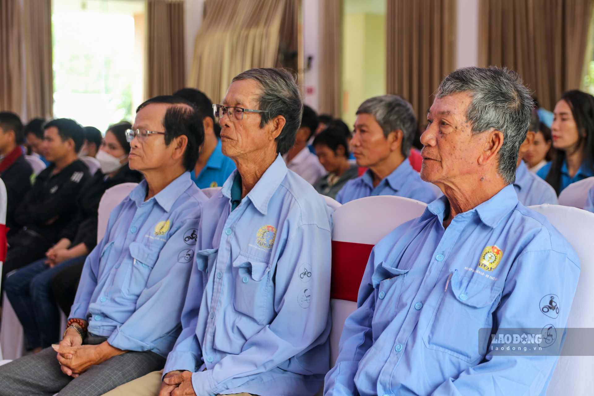 Đoàn viên, người lao động tham dự đối thoại. Ảnh: Nguyễn Luân.