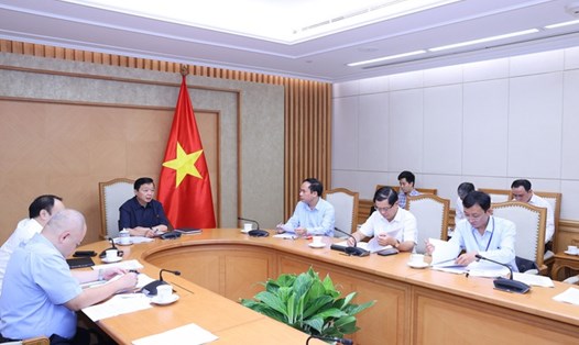 Phó Thủ tướng Chính phủ Trần Hồng Hà tham dự cuộc họp sáng 22.5. Ảnh: VGP