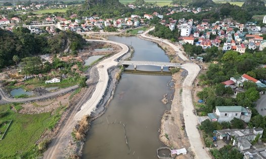 Dự án nạo vét, xây kè và bảo tồn cảnh quan sông Sào Khê được UBND tỉnh Ninh Bình phê duyệt từ năm 2001 đến nay đã hết thời hạn thực hiện dự án. Ảnh: Nguyễn Trường