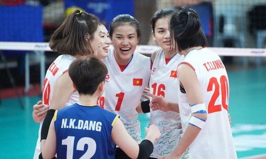 Tuyển bóng chuyền nữ Việt Nam gặp Singapore ở lượt trận thứ 2 AVC Challenge Cup 2024. Ảnh: VFV