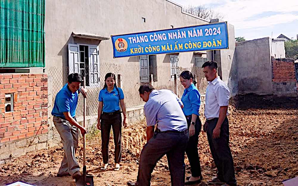 Khởi công xây dựng Mái ấm Công đoàn tại huyện Tuy Phong. Ảnh: Duy Tuấn