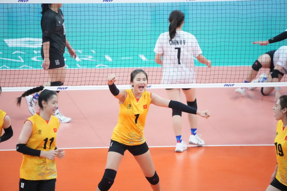 Tuyển bóng chuyền nữ Việt Nam dẫn 1-0. Ảnh: VFV
