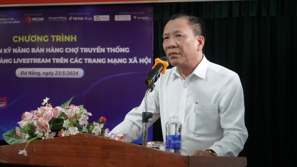 Phó Giám đốc Sở Công thương Đà Nẵng phát biểu tại buổi tập huấn. Ảnh: Trần Thi