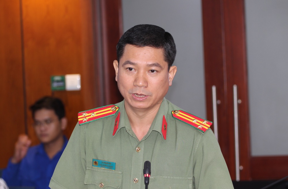 Thượng tá Lê Mạnh Hà thông tin tại họp báo chiều 23.5.  Ảnh: Thành Nhân