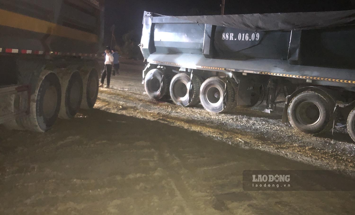 Hiện trường vụ việc xe đầu kéo cán tử vong người đàn ông tại mỏ đá ở huyện Sơn Dương (Tuyên Quang).