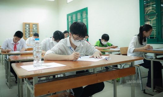 Học sinh tham dự kì thi tuyển sinh lớp 10 tại Hà Nội năm 2023. Ảnh: Hải Nguyễn