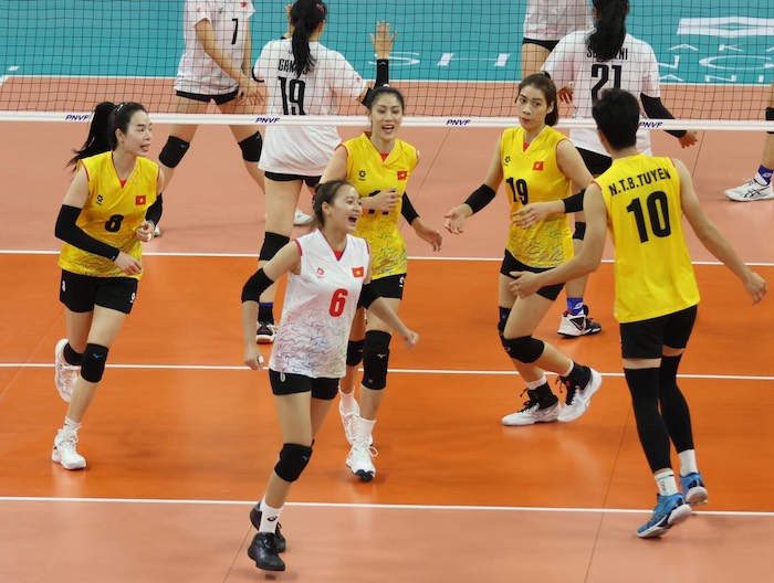 Tuyển bóng chuyền nữ Việt Nam hướng chiến thắng trước đối thủ mạnh nhất ở bảng B. Ảnh: AVC