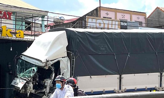 Hiện trường vụ tai nạn khiến 2 người thương vong trên Quốc lộ 1 qua huyện Thống Nhất (Đồng Nai). Ảnh: HAC