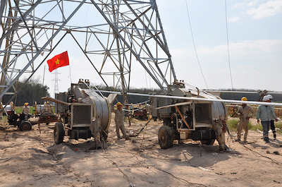 Đường dây 500 kV Pleiku - Mỹ Phước - Cầu Bông do 23 đơn vị cùng tham gia thực hiện. Ảnh: EVN/EVNNPT. 