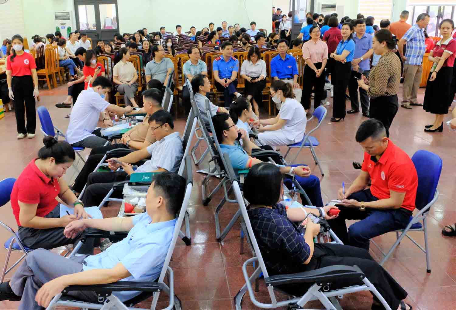 Đoàn viên công đoàn tỉnh Tuyên Quang tham gia Ngày hội hiến máu tình nguyện năm 2024.
