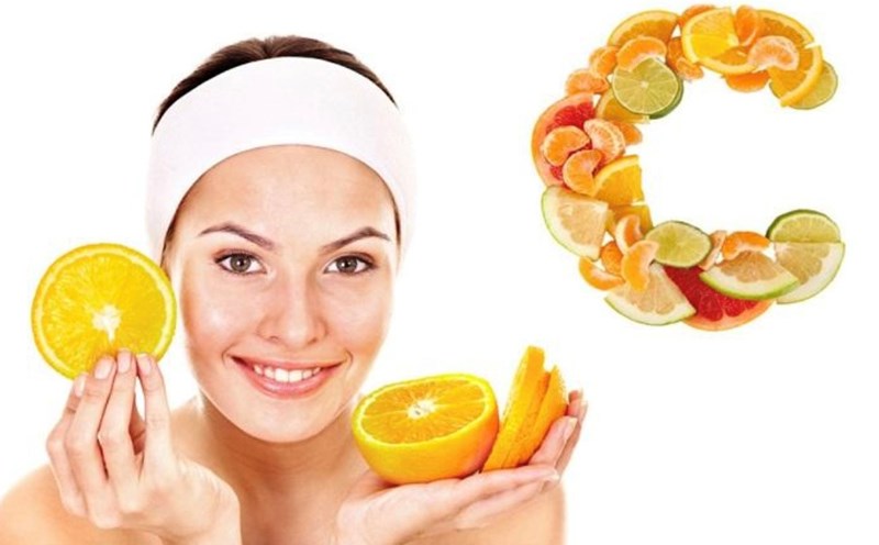 Chăm sóc làn da tươi sáng cùng với vitamin C. Đồ họa: Hương Giang