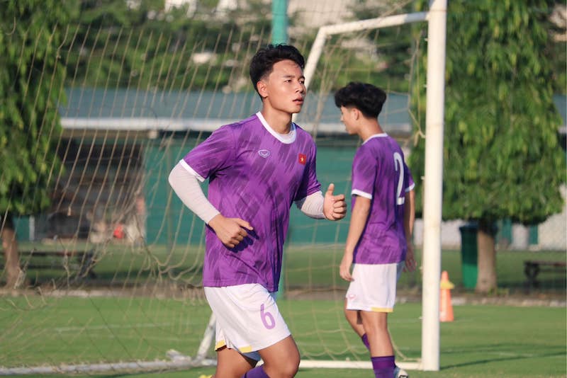 Trong đợt tập trung đội tuyển U19 Việt Nam lần này, trung vệ Nguyễn Quốc Khánh là một trong những nhân tố nổi bật trong đội hình. 