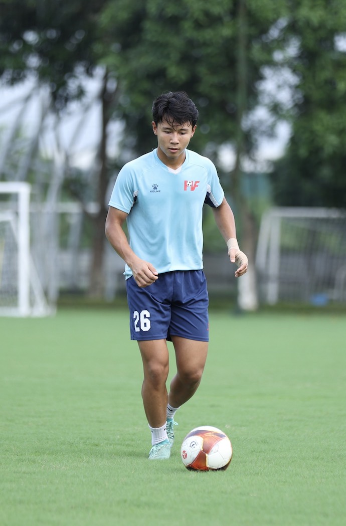 Ngoài ra, Nguyễn Quốc Khánh cũng từng có thời gian tham gia tập huấn tại J.League (Nhật Bản) trong màu áo câu lạc bộ Jubilo Iwata. Đây là kinh nghiệm giúp cầu thủ này phát triển hơn. 