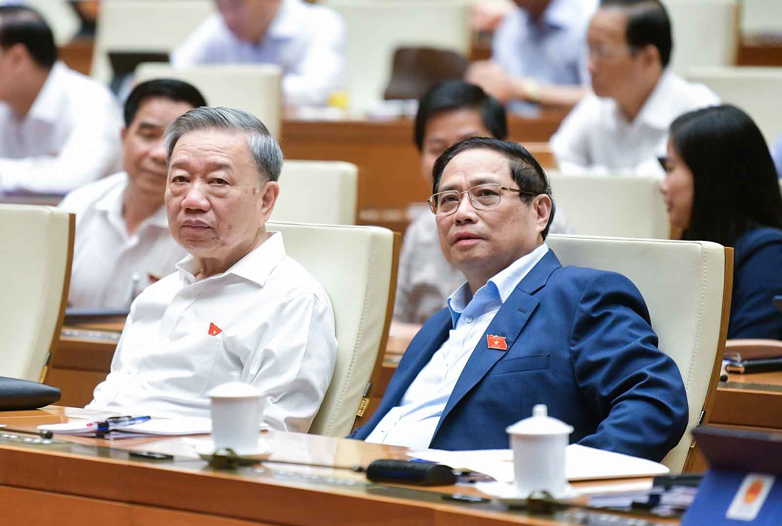 Chủ tịch nước Tô Lâm và Thủ tướng Chính phủ Phạm Minh Chính tham dự phiên họp sáng 25.5. Ảnh: Quốc hội