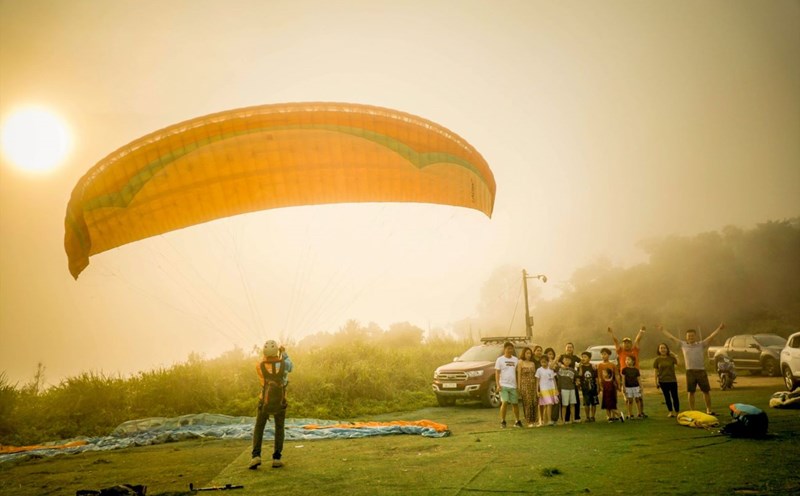 5 đơn vị được công bố đủ điều kiện bay dù lượn không động cơ trên bán đảo Sơn Trà đáp ứng các biện pháp đảm bảo an toàn theo quy định tại Điều 9, Nghị định số 168/2017/NĐ-CP ngày 31.12.2017 của Chính phủ. Ảnh: Đinh Thế Anh