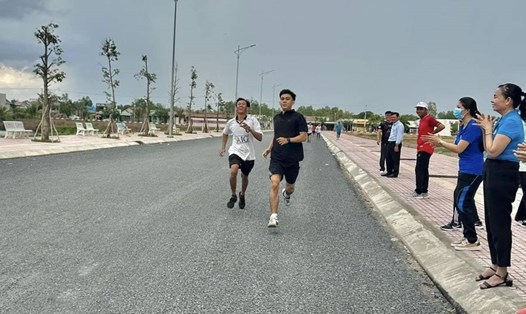 Đoàn viên Công đoàn huyện Mỹ Xuyên (Sóc Trăng) tham gia giải chạy bộ. Ảnh: LĐLĐ huyện Mỹ Xuyên. 