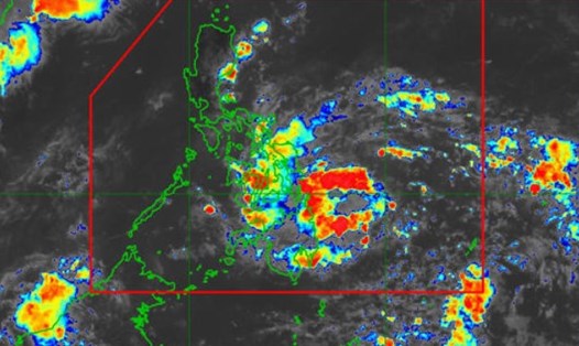 Áp thấp gần Biển Đông liên tiếp đổ bộ Philippines khi trên đà mạnh lên thành cơn bão số 1 của mùa bão 2024. Ảnh: PAGASA