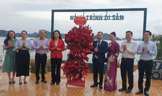 Lãnh đạo UBND tỉnh Quảng Ninh và các sở, ban, ngành tỉnh Quảng Ninh tại buổi lễ. Ảnh: Nguyễn Hùng