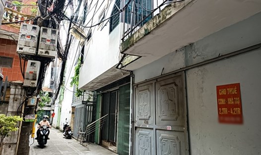 Nhà trọ không lối thoát nở rộ trong ngõ hẻm trên phố Khương Hạ (quận Thanh Xuân, Hà Nội). Ảnh: Thu Giang