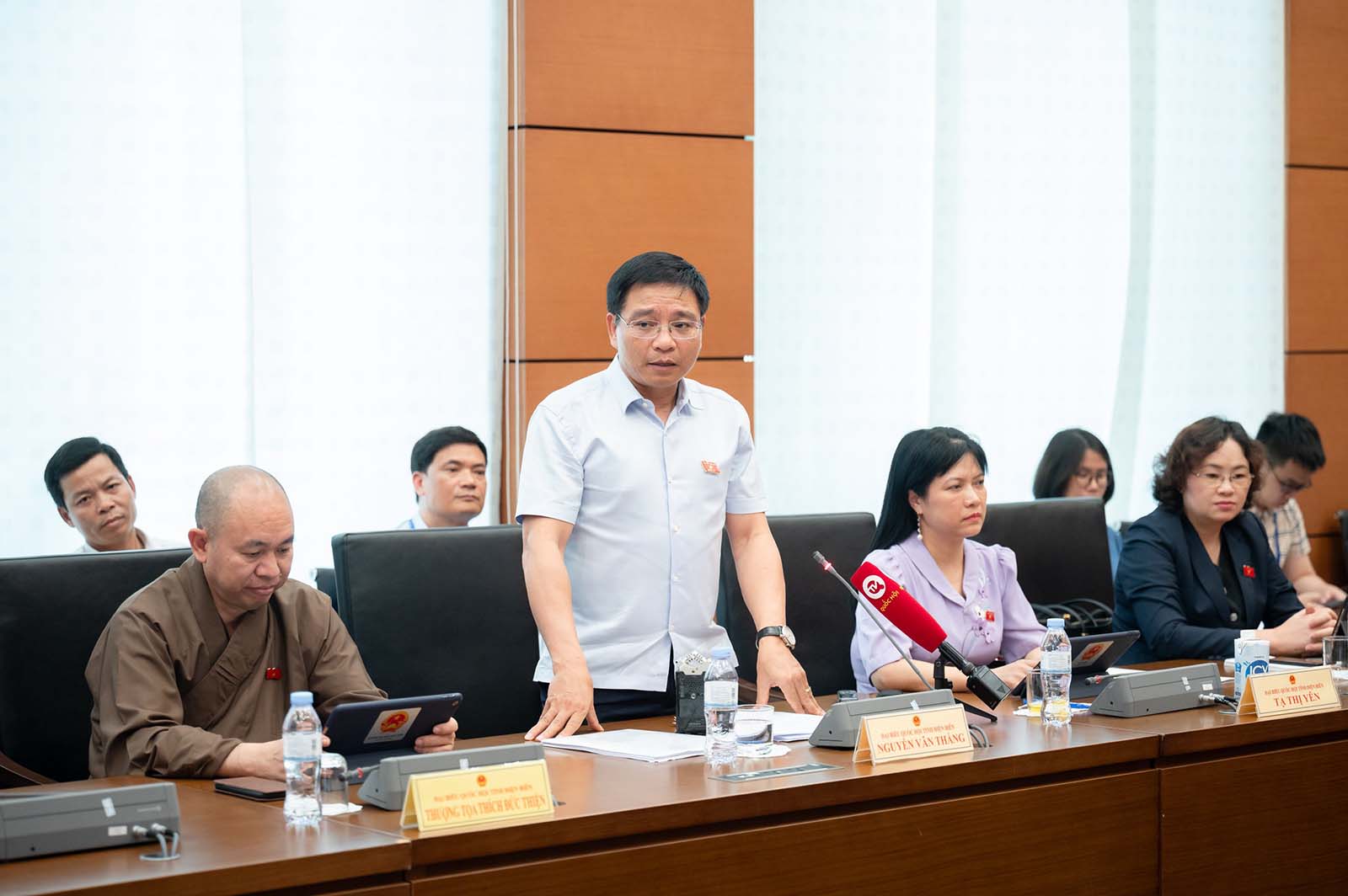 Bộ trưởng Bộ Giao thông Vận tải Nguyễn Văn Thắng phát biểu tại phiên thảo luận tổ. Ảnh: Phạm Đông