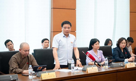 Bộ trưởng Bộ Giao thông Vận tải Nguyễn Văn Thắng phát biểu tại phiên thảo luận tổ. Ảnh: Phạm Đông