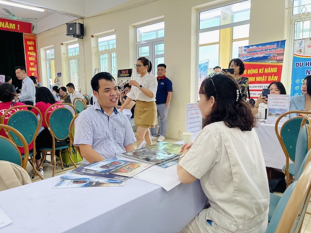 Anh Dương Xuân Hiệp phấn khởi khi tìm được công việc phù hợp tại chương trình. Ảnh: Thùy Dung 