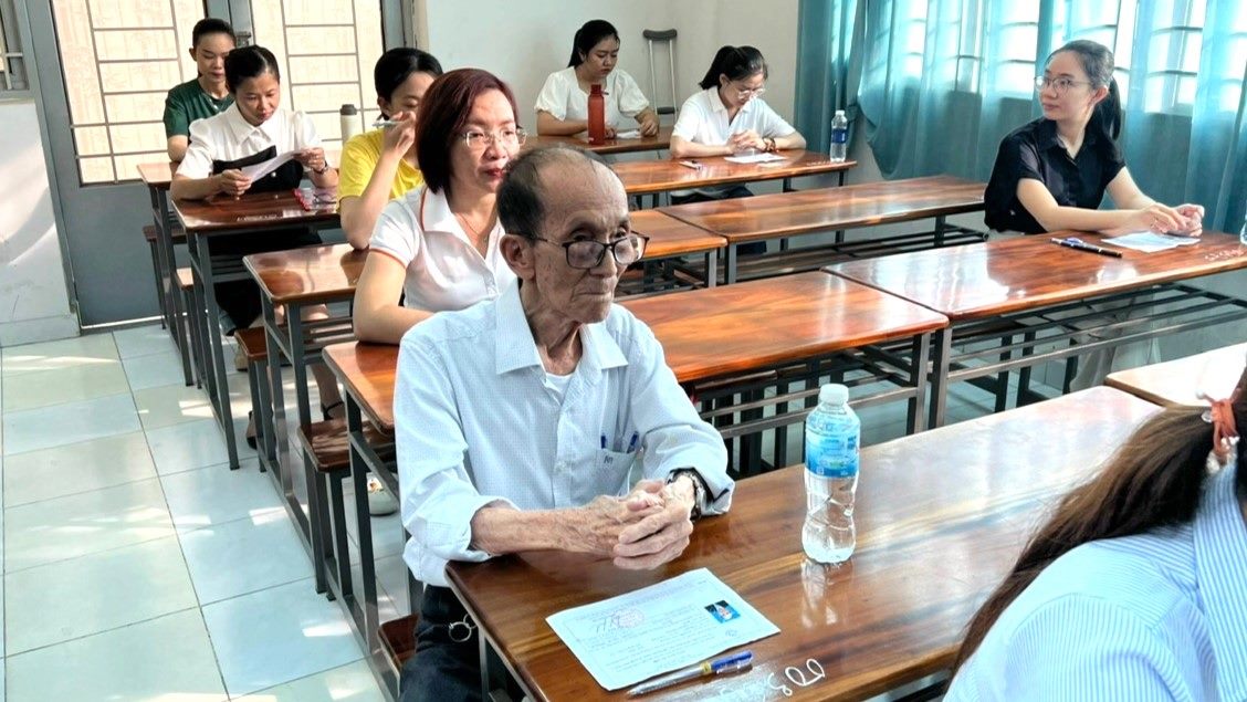 Ông Nguyễn Tấn Thành là thí sinh lớn tuổi nhất tham gia kỳ thi tại Trường Đại học Cần Thơ. Ảnh: Thanh Duy