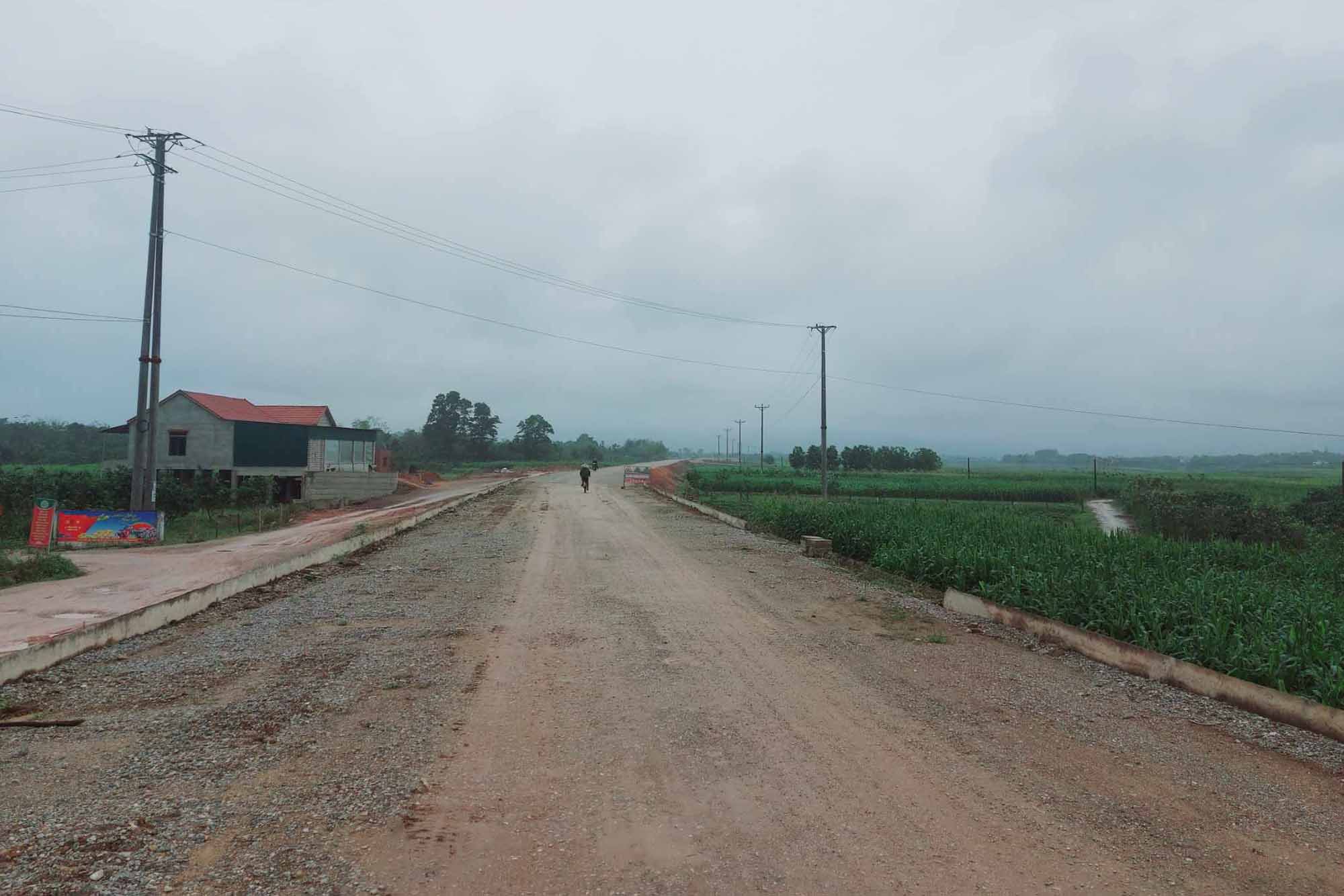 Dự án đường ĐT.553 ở Hương Khê trước đó bị phê bình vì chậm triển khai. Ảnh: Trần Tuấn.