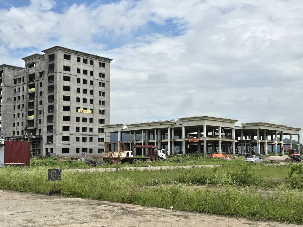 Dự án Trường Đại học Hoa Lư (Ninh Bình), được phê duyệt đầu tư và triển khai xây dựng từ năm 2007 nhưng thi công dở dang và bỏ hoang nhiều năm. Ảnh: Nguyễn Trường