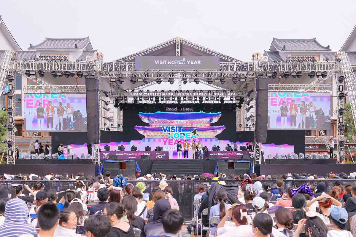 Trong ngày 25.5 - 26.5, Vingroup cũng phối hợp với Tổng cục du lịch Hàn Quốc tổ chức chuỗi sự kiện Lễ hội Hàn Quốc là Lễ hội Korea Travel Festa và Sự kiện Summer K-Day.