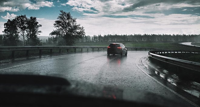 Kinh nghiệm lái xe an toàn trên cao tốc dưới trời mưa