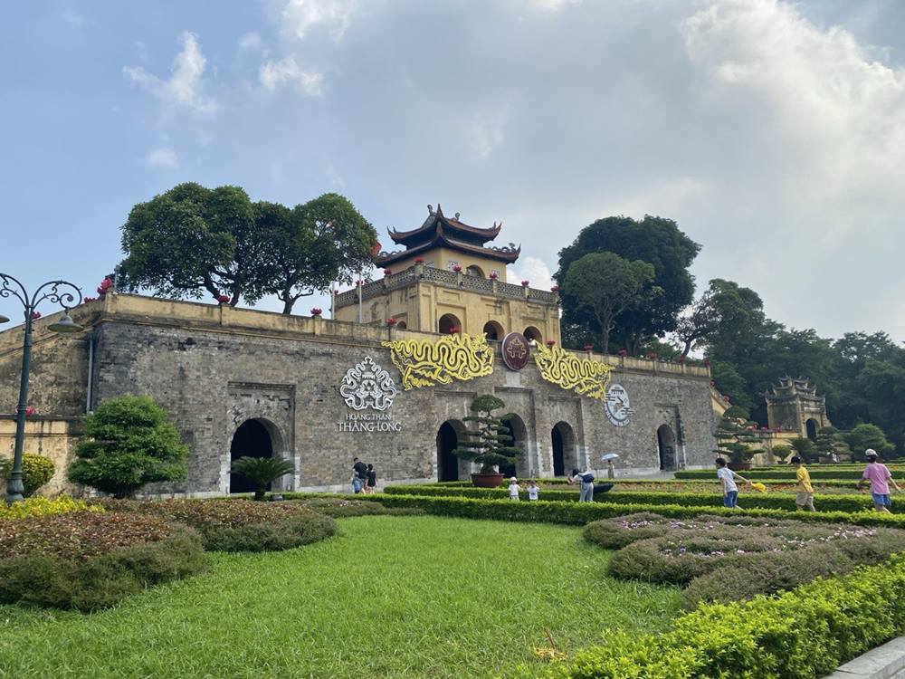 Hoàng thành Thăng Long đã trải qua nhiều vương triều phong kiến, gắn với các giai đoạn lịch sử của dân tộc, kéo dài suốt 13 thế kỷ. Ảnh: Linh Boo