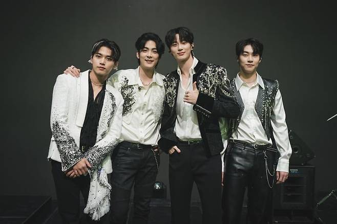 Nhóm nhạc Eclipse trong phim “Cõng anh mà chạy”. Ảnh: Nhà sản xuất