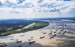 Sông Dương Tử và 2 hồ nước ngọt lớn nhất Trung Quốc có nguy cơ bị bức tử