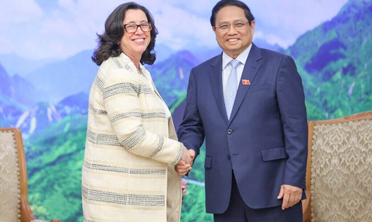 Thủ tướng Chính phủ Phạm Minh Chính và bà Manuela V. Ferro - Phó Chủ tịch Ngân hàng Thế giới. Ảnh: Nhật Bắc/VGP