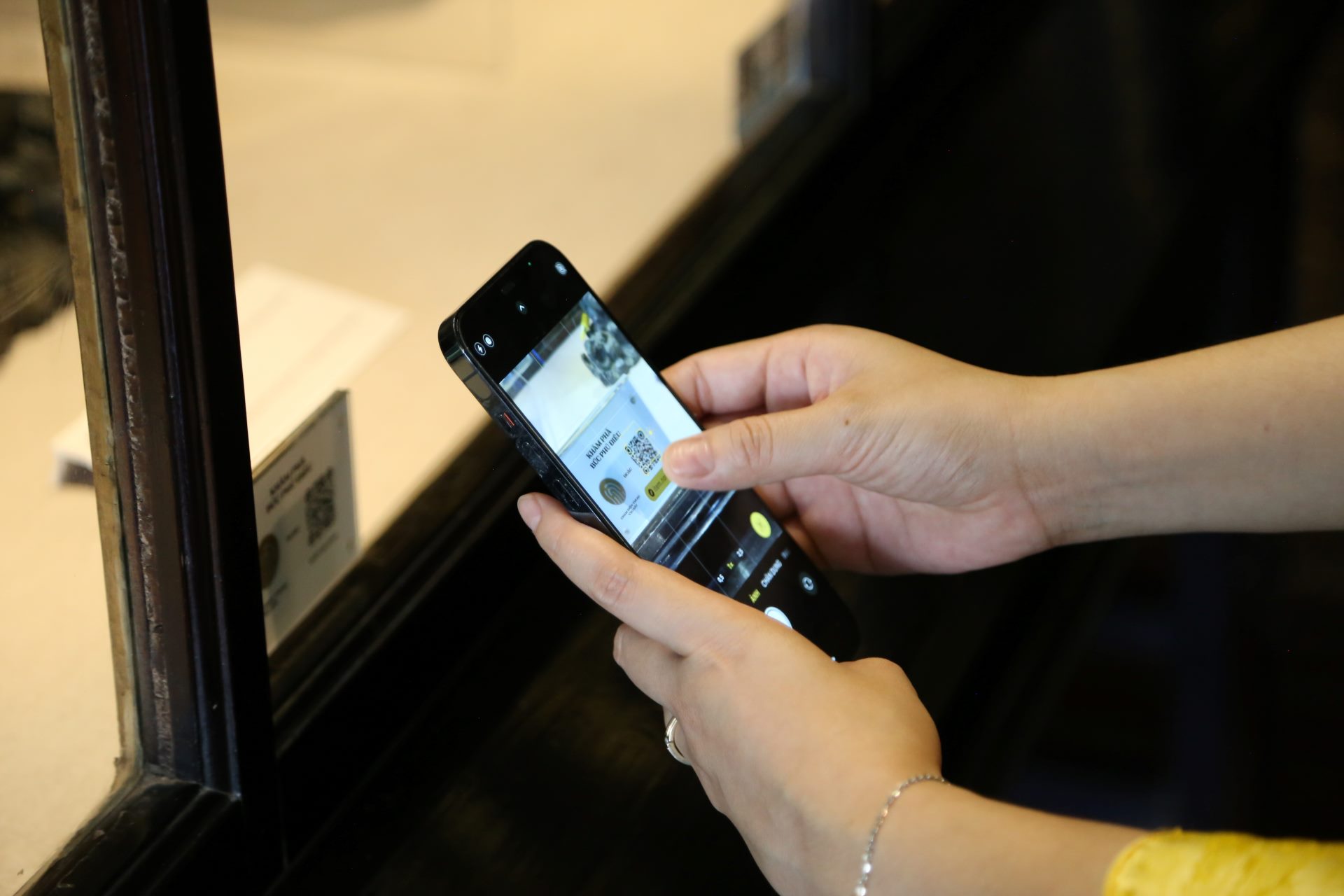 Các cổ vật được gắn chip NFC và được định danh duy nhất bằng công nghệ Nomion của Phygital Labs. 