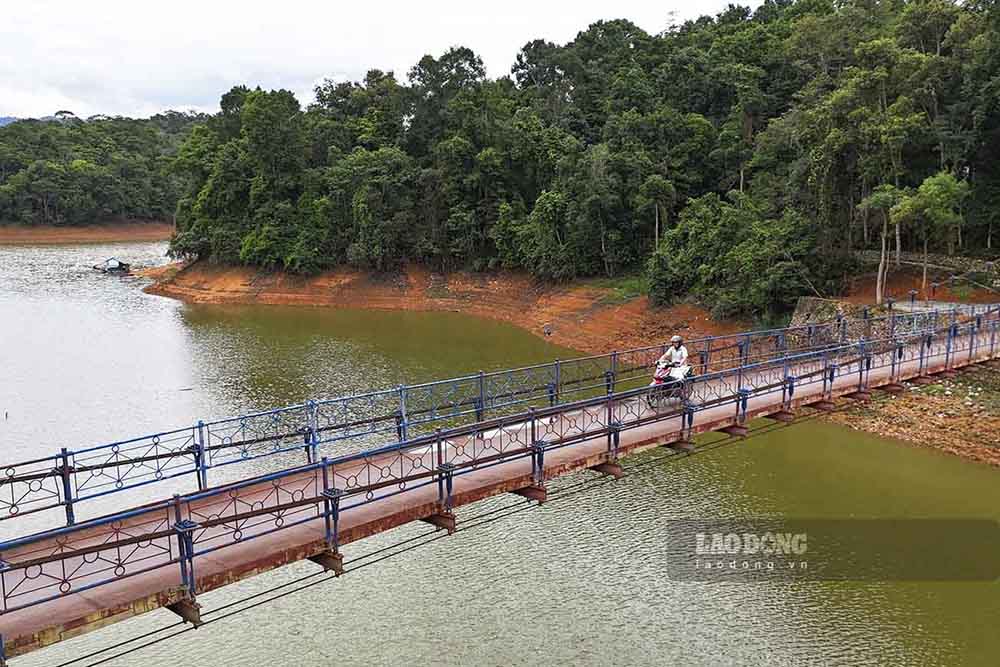 Ngoài cung cấp nước cho cánh đồng Mường Thanh và hai công trình thủy điện: Thác Bay, Nà Lơi. Hồ Pá Khoang còn có nhiều thuận lợi để phát triển kinh tế du lịch.