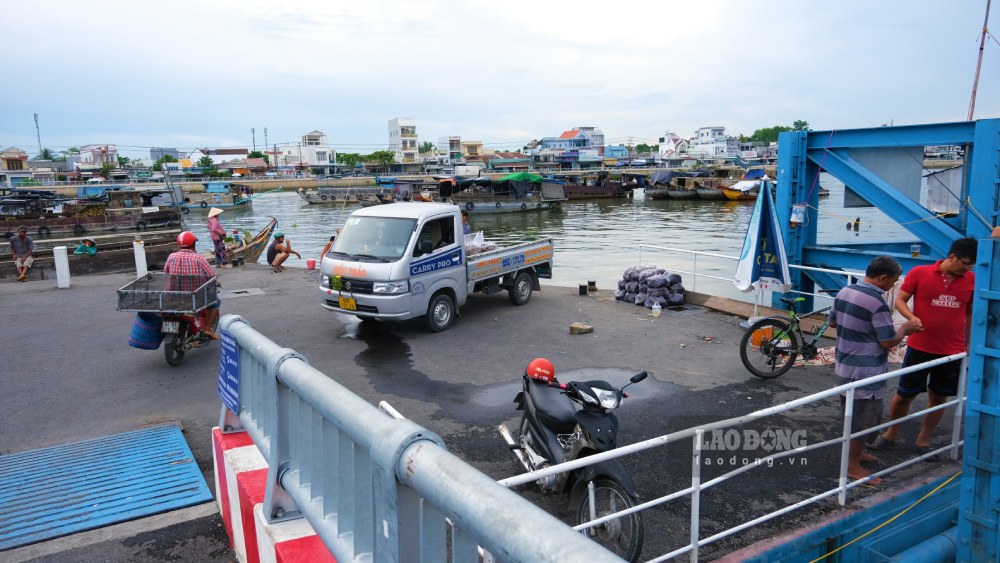 Có bến thủy đã phần nào giúp thương hồ chợ nổi Cái Răng giảm áp lực giao thương. Ảnh: Phong Linh. 