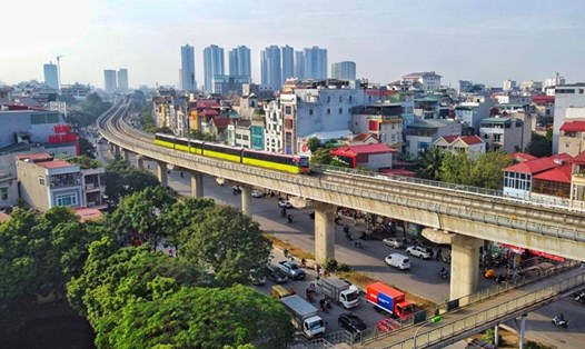 Tàu tuyến Metro Nhổn - ga Hà Nội chạy thử nghiệm. Ảnh: Hữu Chánh