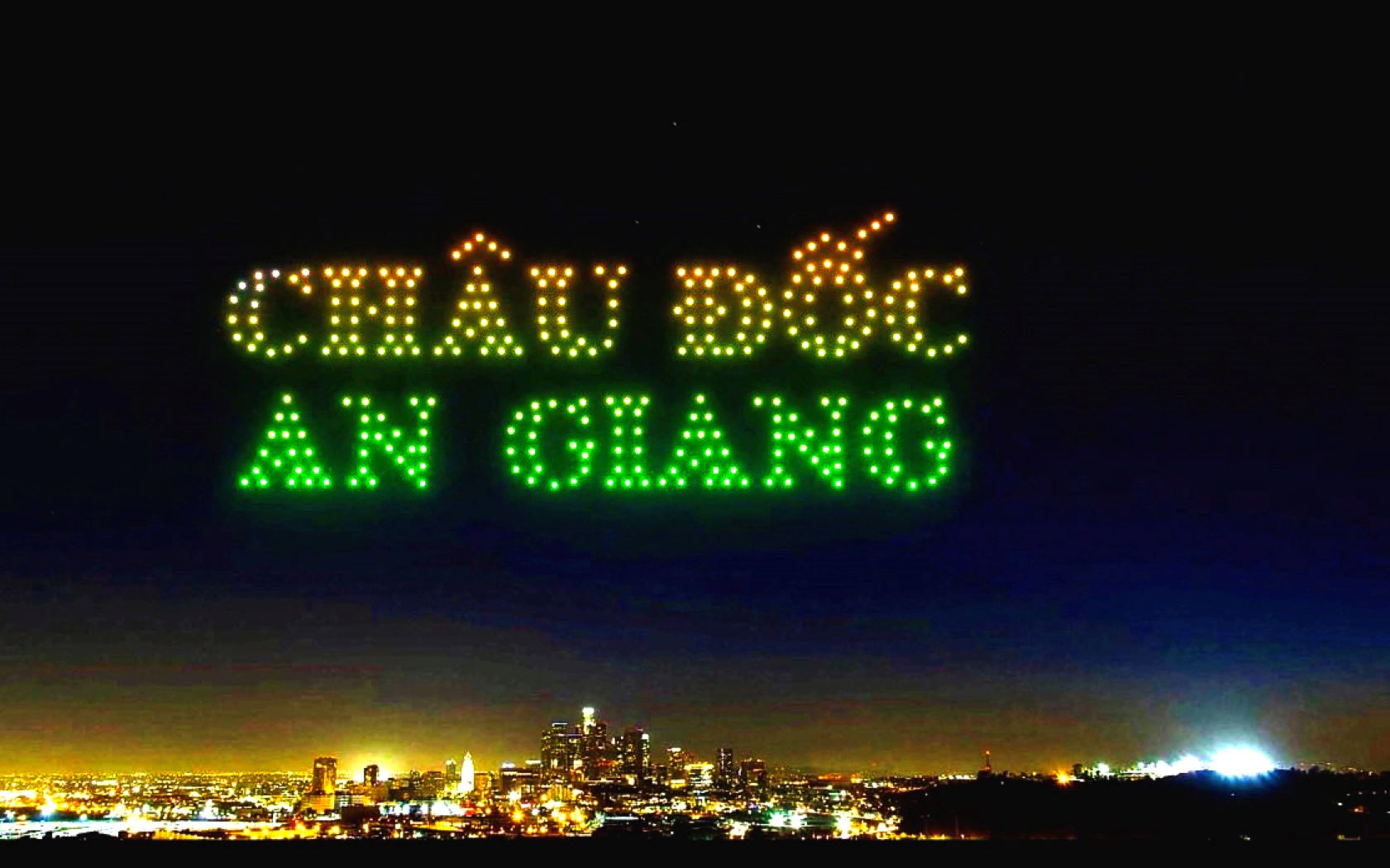 Drone light trình diễn dòng chữ Châu Đốc- An Giang. Ảnh: Ban tổ chức Lễ hội