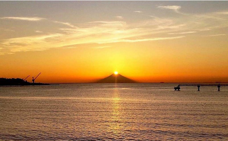 Hiện tượng độc đáo của núi Phú Sĩ nhìn từ tỉnh Chiba. Ảnh: The Yomiuri Shimbun