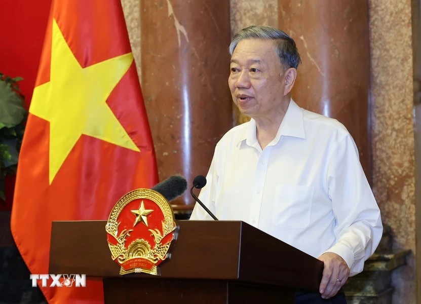 Chủ tịch nước Tô Lâm phát biểu động viên và biểu dương các thanh, thiếu niên tiêu biểu là con cán bộ, chiến sĩ công an. Ảnh: Nhan Sáng/TTXVN
